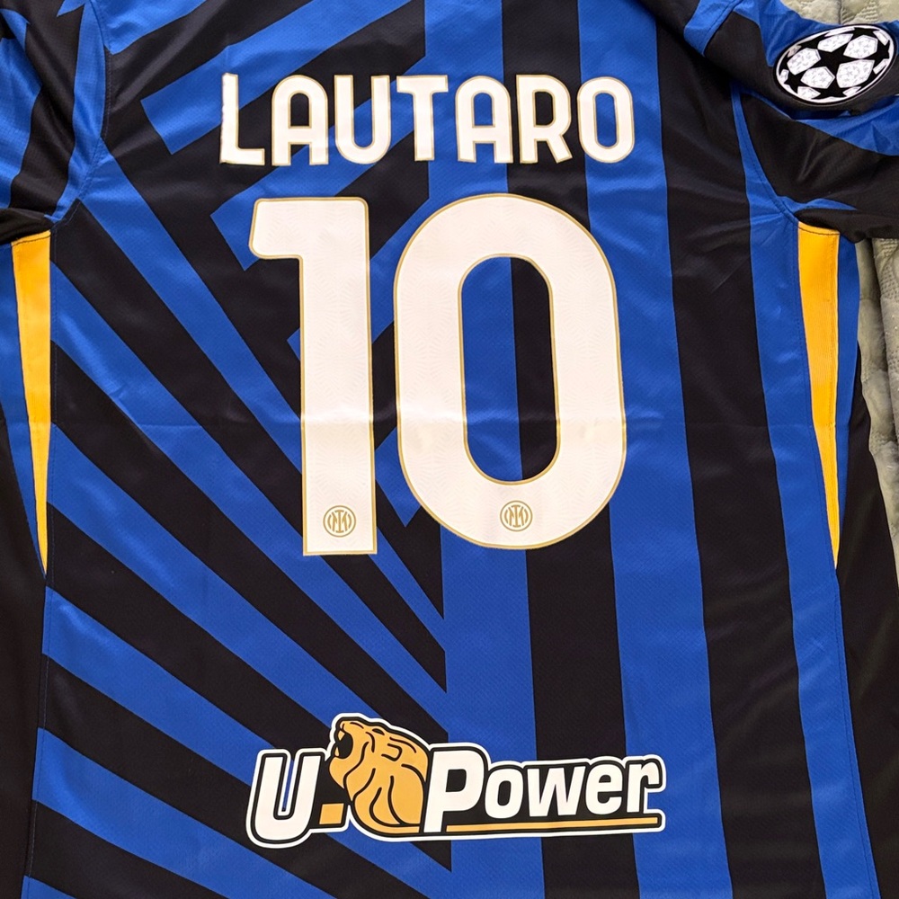 Nike Inter Milan Blue and Black Striped Men's Jersey Lautaro 10 - Picture 9 of 11